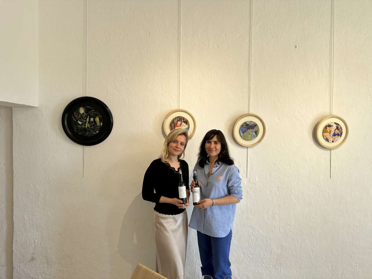 Noëmie and Constance Durantou at L'Eglise-Clinet.